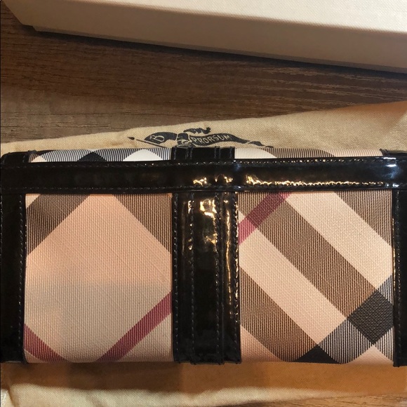 Authentic Burberry nova check continental wallet - Picture 4 of 6